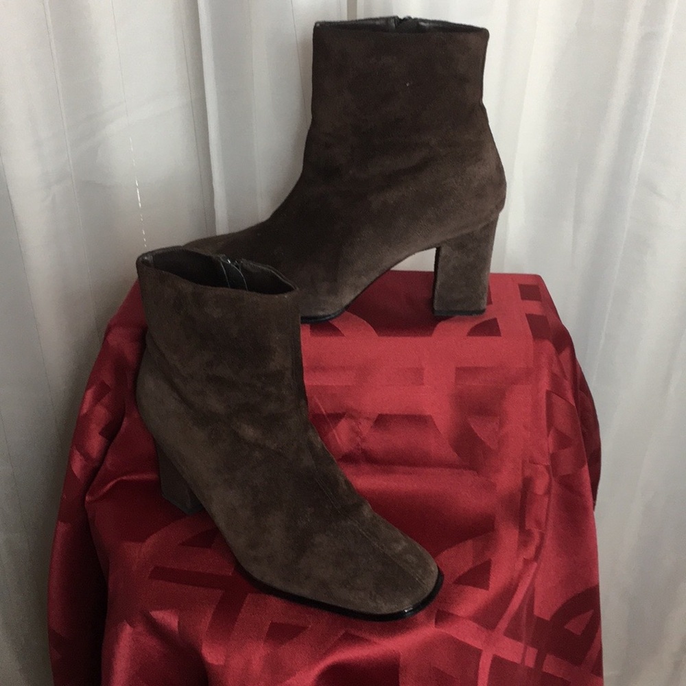 NEWPORT NEWS- Genuine LEATHER/SUEDE Booties